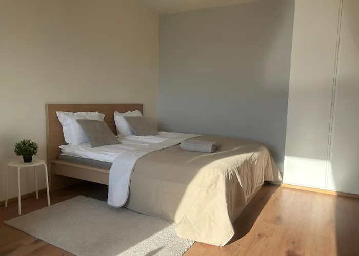 Modern Studio, Private Free Parking ,Near Metro