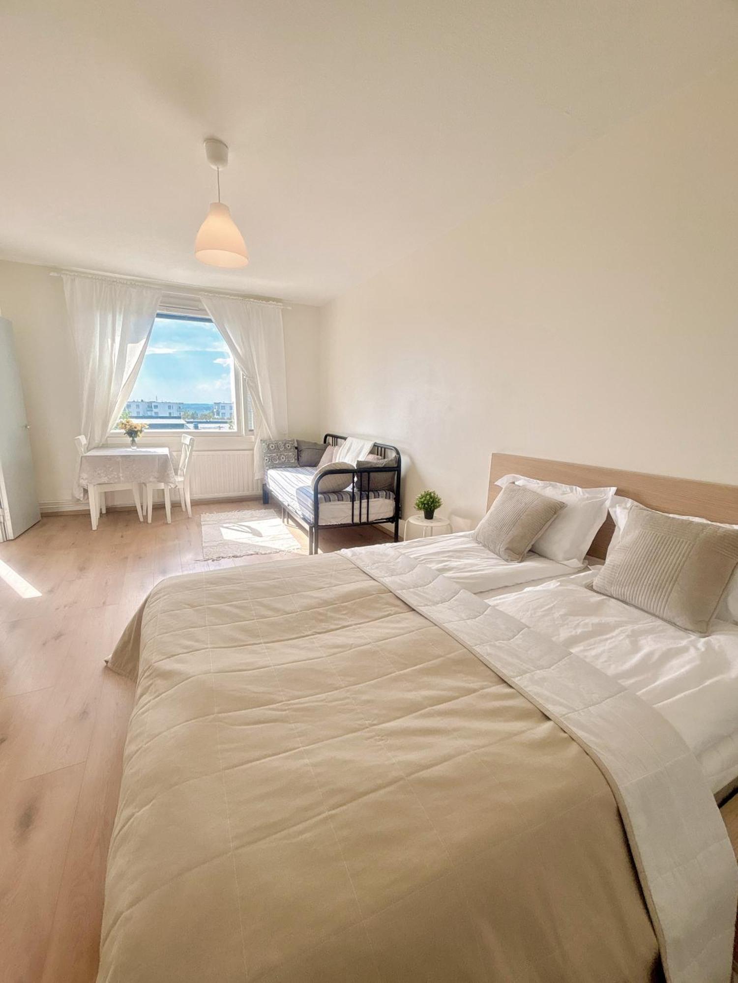 Modern Studio, Private Free Parking ,near Metro *