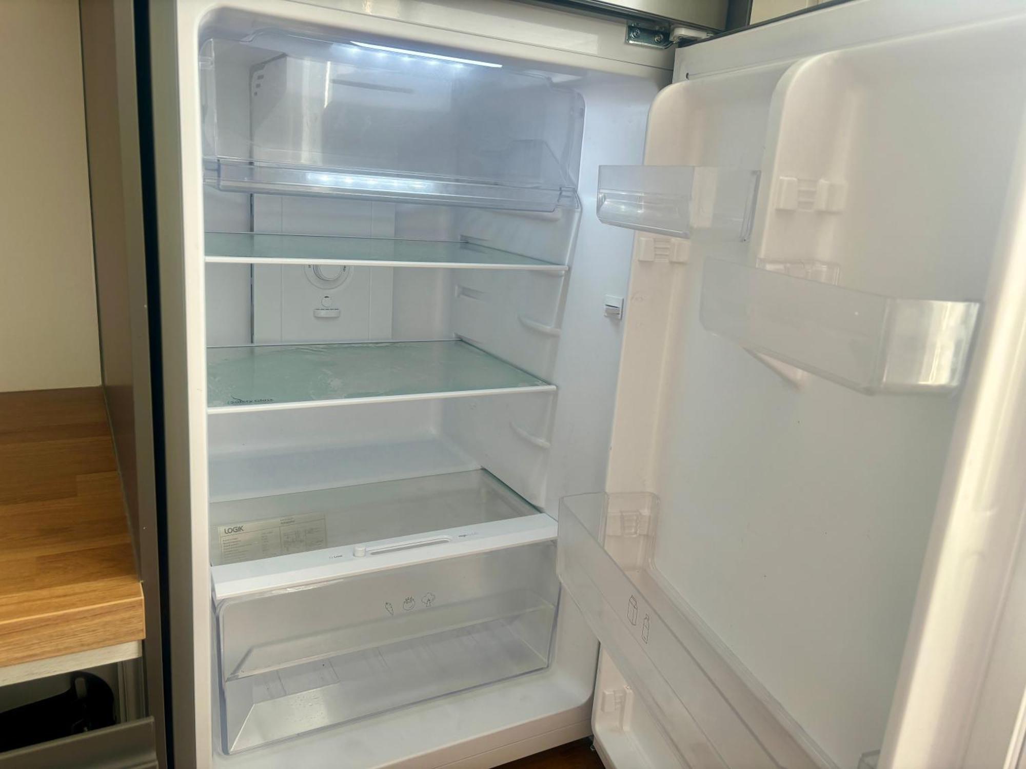 Modern Studio, Private Free Parking ,near Metro Apartment *