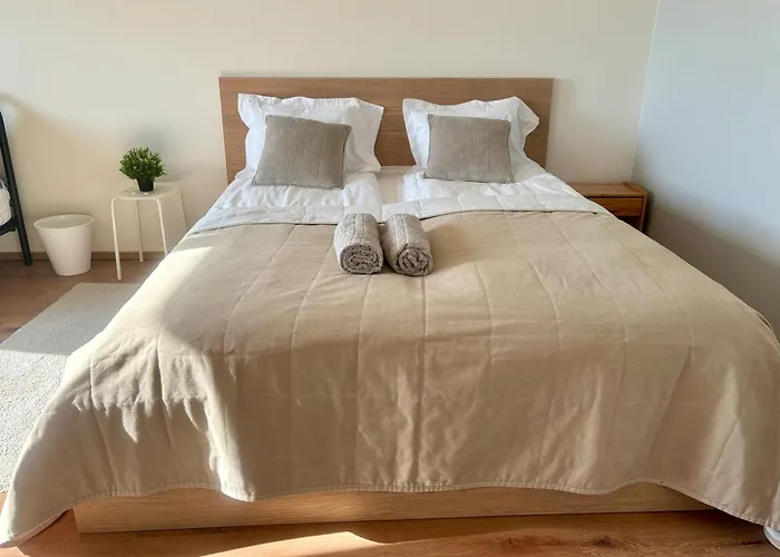 Modern Studio, Private Free Parking ,Near Metro