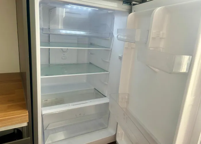 Modern Studio, Private Free Parking ,Near Metro